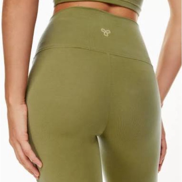 NWT Aritizia TnAction High Rise Cheeky Legging Size XL - Picture 1 of 4